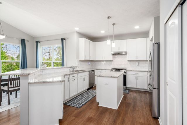 156 Silver Pine Lane, Lewis Center, OH 43035