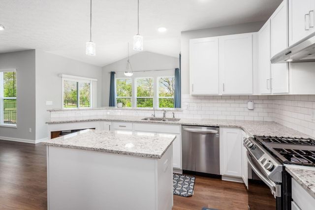 156 Silver Pine Lane, Lewis Center, OH 43035