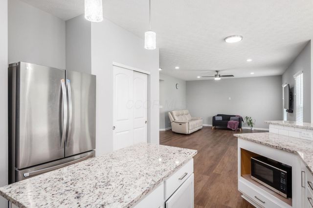 156 Silver Pine Lane, Lewis Center, OH 43035
