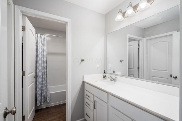 156 Silver Pine Lane, Lewis Center, OH 43035