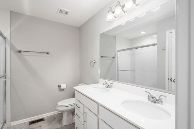 156 Silver Pine Lane, Lewis Center, OH 43035