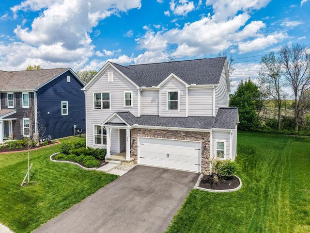 156 Silver Pine Lane, Lewis Center, OH 43035