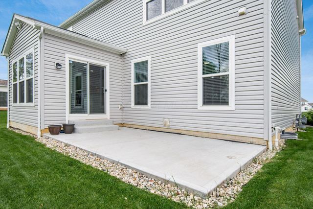 156 Silver Pine Lane, Lewis Center, OH 43035