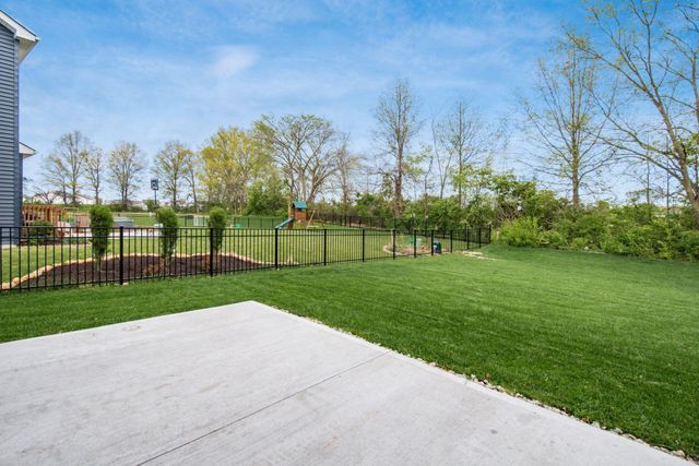 156 Silver Pine Lane, Lewis Center, OH 43035