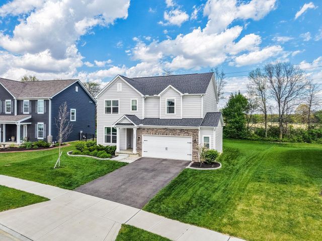 156 Silver Pine Lane, Lewis Center, OH 43035