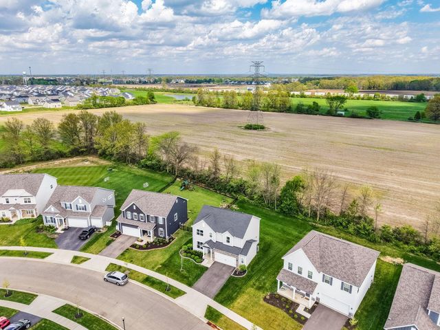 156 Silver Pine Lane, Lewis Center, OH 43035