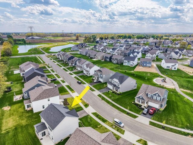 156 Silver Pine Lane, Lewis Center, OH 43035