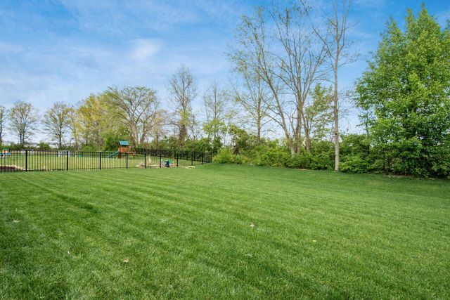 156 Silver Pine Lane, Lewis Center, OH 43035