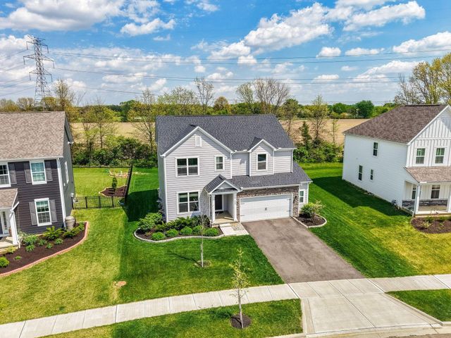 156 Silver Pine Lane, Lewis Center, OH 43035