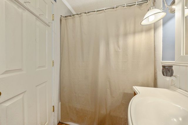 172 School Street, Isle La Motte, VT 05463