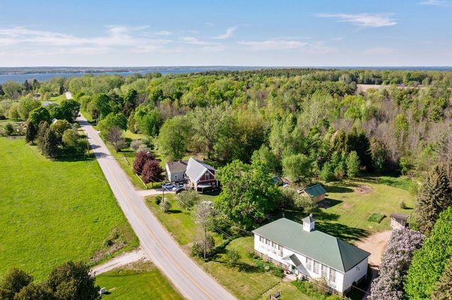 172 School Street, Isle La Motte, VT 05463
