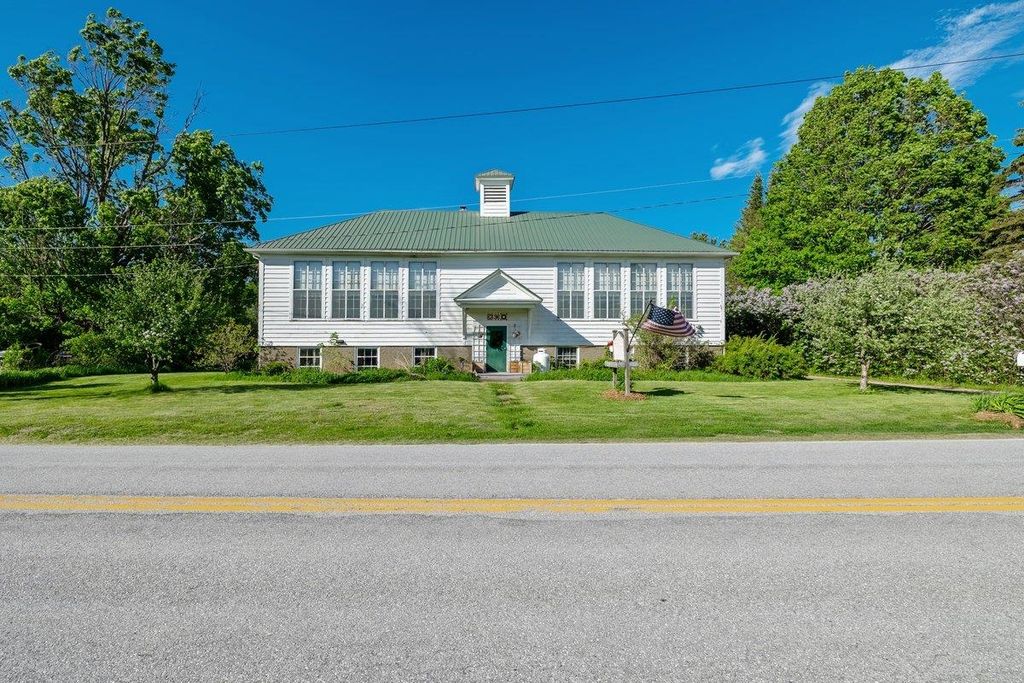 172 School Street, Isle La Motte, VT 05463