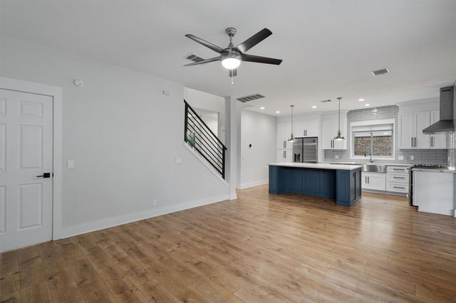 1203 Thackeray LN, Pflugerville, TX 78660