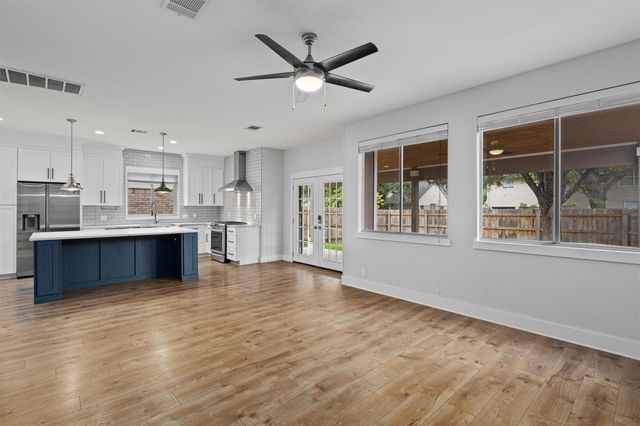 1203 Thackeray LN, Pflugerville, TX 78660