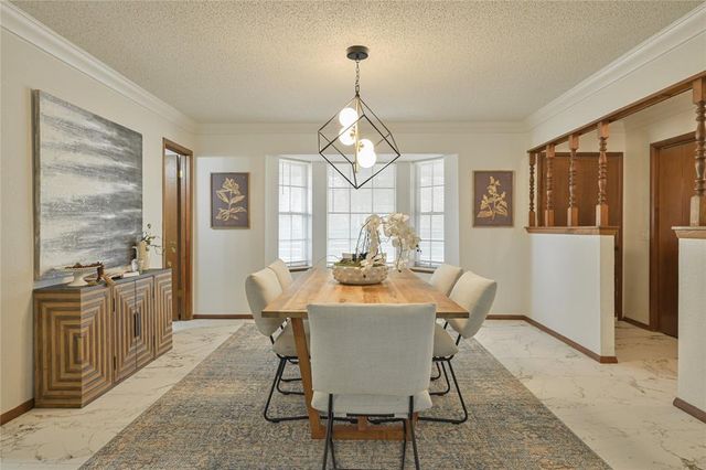 1172 Woodcrest Drive, Harrah, OK 73045