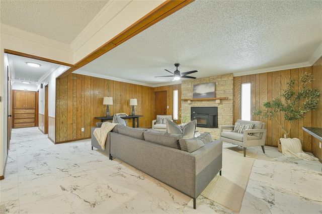 1172 Woodcrest Drive, Harrah, OK 73045