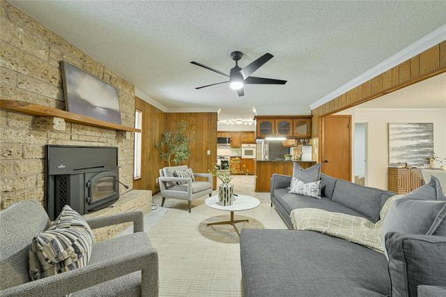 1172 Woodcrest Drive, Harrah, OK 73045