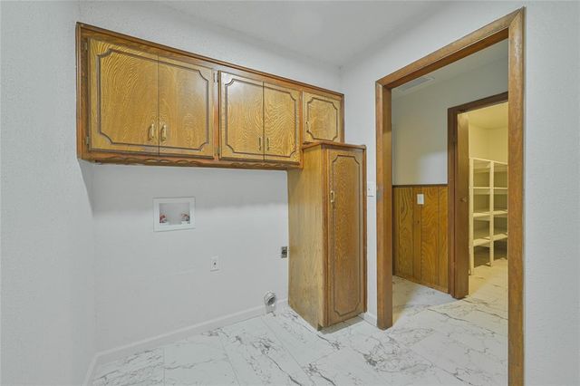 1172 Woodcrest Drive, Harrah, OK 73045