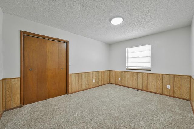 1172 Woodcrest Drive, Harrah, OK 73045