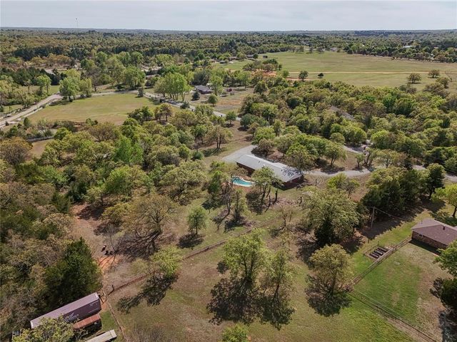 1172 Woodcrest Drive, Harrah, OK 73045