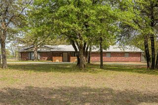1172 Woodcrest Drive, Harrah, OK 73045