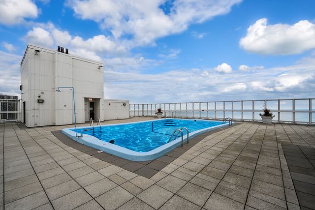 5733 N Sheridan Road 28B, Chicago, IL 60660