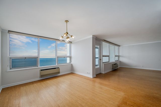 5733 N Sheridan Road 28B, Chicago, IL 60660