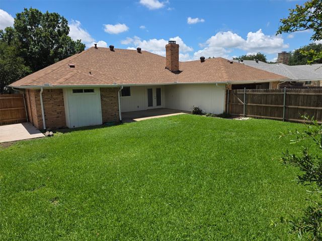 1915 Chesham Drive, Carrollton, TX 75007