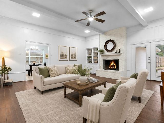 1915 Chesham Drive, Carrollton, TX 75007