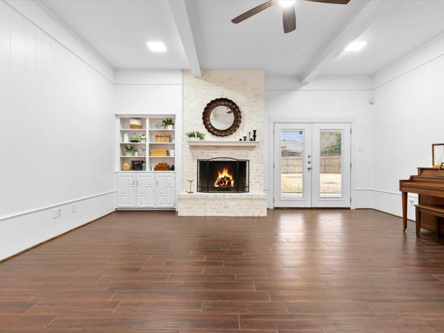1915 Chesham Drive, Carrollton, TX 75007