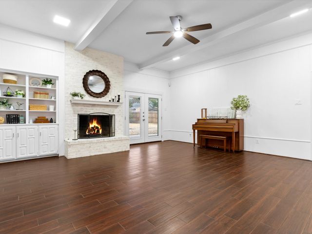 1915 Chesham Drive, Carrollton, TX 75007