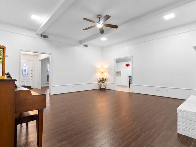 1915 Chesham Drive, Carrollton, TX 75007