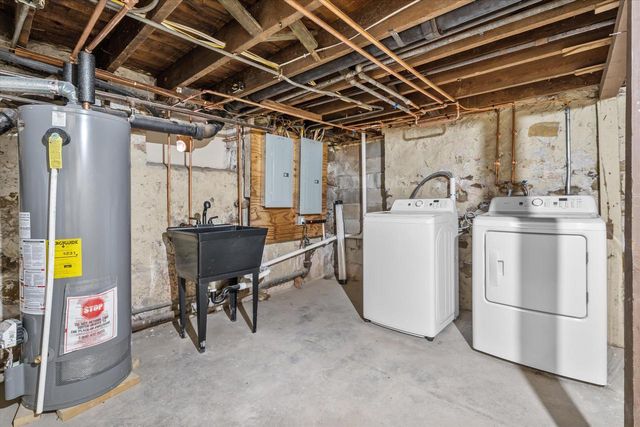 235 W South STREET, Oconomowoc, WI 53066