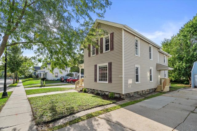 235 W South STREET, Oconomowoc, WI 53066