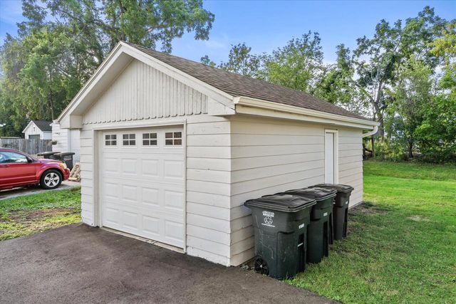 235 W South STREET, Oconomowoc, WI 53066