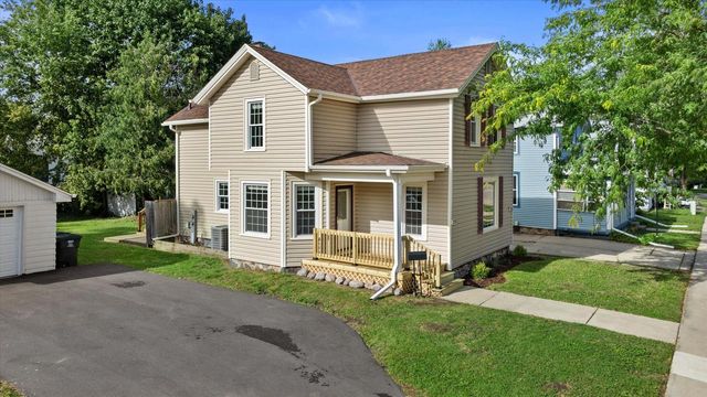 235 W South STREET, Oconomowoc, WI 53066