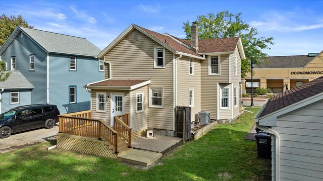 235 W South STREET, Oconomowoc, WI 53066