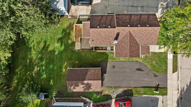235 W South STREET, Oconomowoc, WI 53066