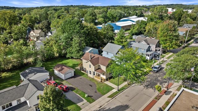 235 W South STREET, Oconomowoc, WI 53066