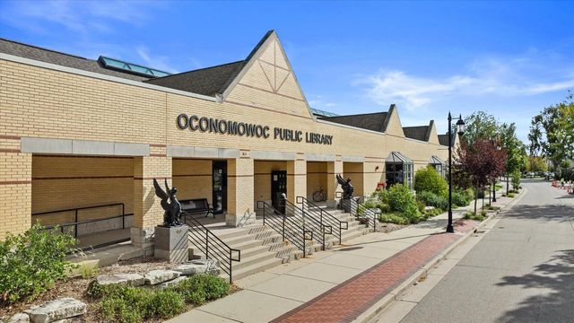 235 W South STREET, Oconomowoc, WI 53066