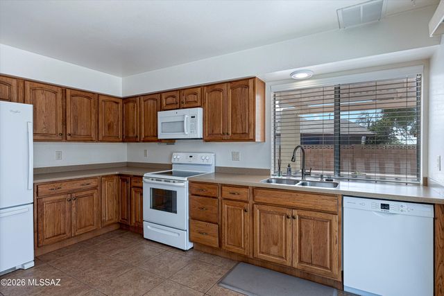 2672 S Black Moon Drive, Tucson, AZ 85730