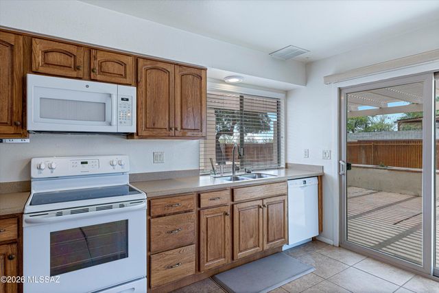 2672 S Black Moon Drive, Tucson, AZ 85730
