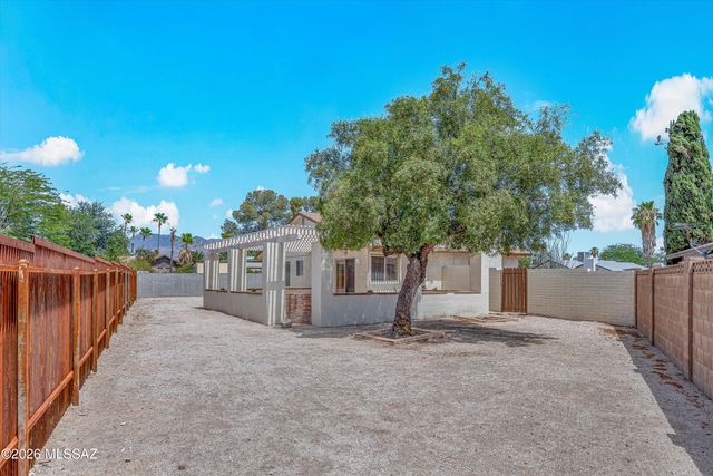 2672 S Black Moon Drive, Tucson, AZ 85730