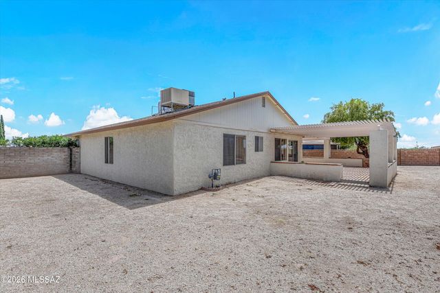 2672 S Black Moon Drive, Tucson, AZ 85730