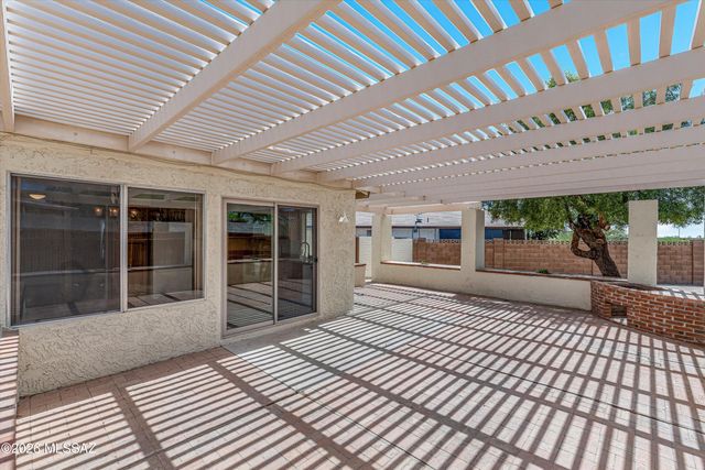 2672 S Black Moon Drive, Tucson, AZ 85730
