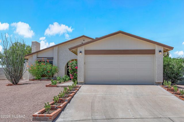 2672 S Black Moon Drive, Tucson, AZ 85730