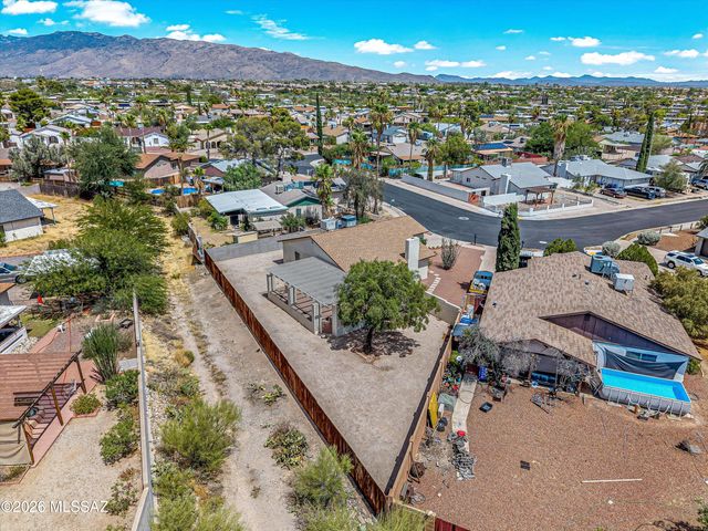 2672 S Black Moon Drive, Tucson, AZ 85730