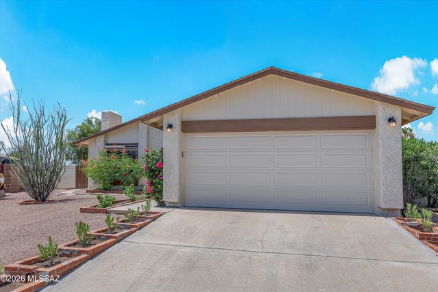 2672 S Black Moon Drive, Tucson, AZ 85730