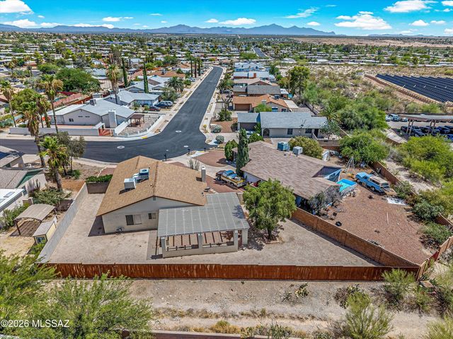 2672 S Black Moon Drive, Tucson, AZ 85730