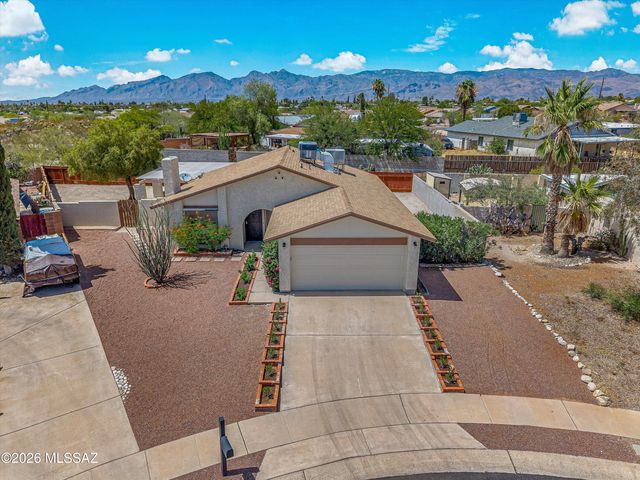 2672 S Black Moon Drive, Tucson, AZ 85730